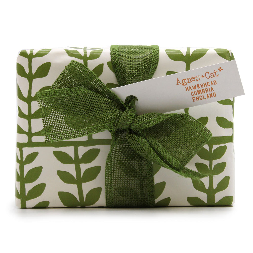 Agnes+Cat Geschenkbox „English Garden Treat“ (Kerze und Badebombe)